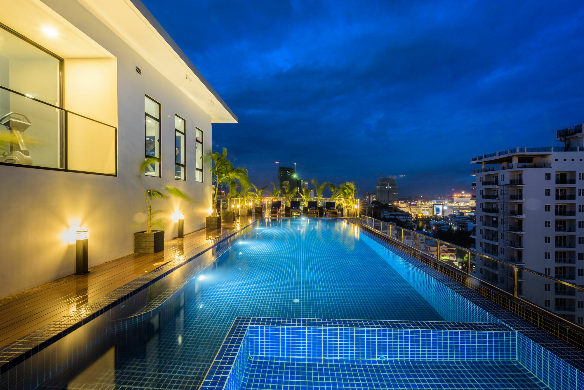 Mansion 51 Hotel & Apartment Phnom Penh Exterior photo