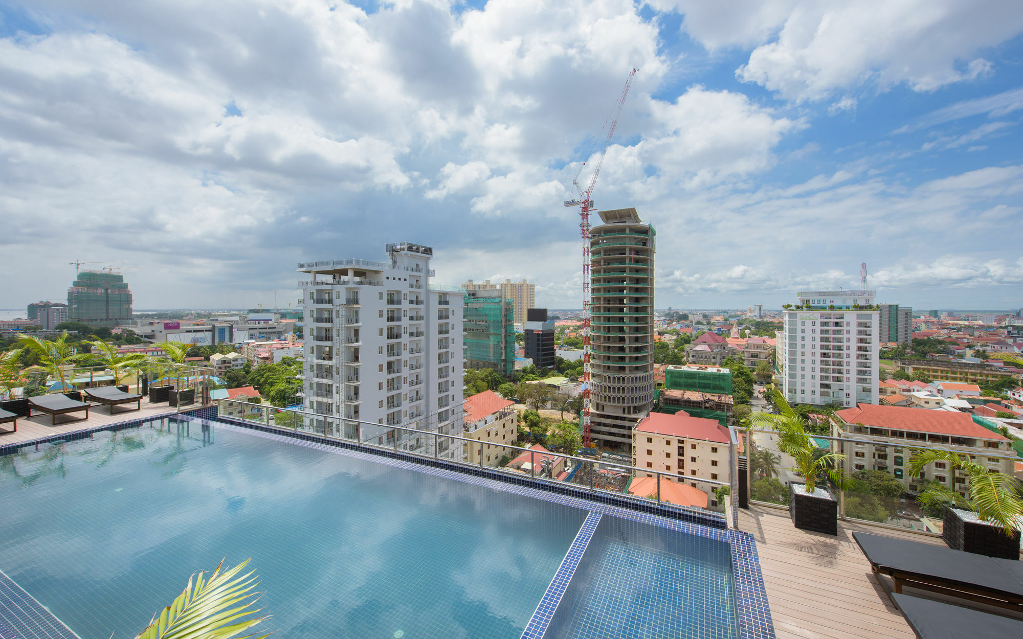 Mansion 51 Hotel & Apartment Phnom Penh Exterior photo