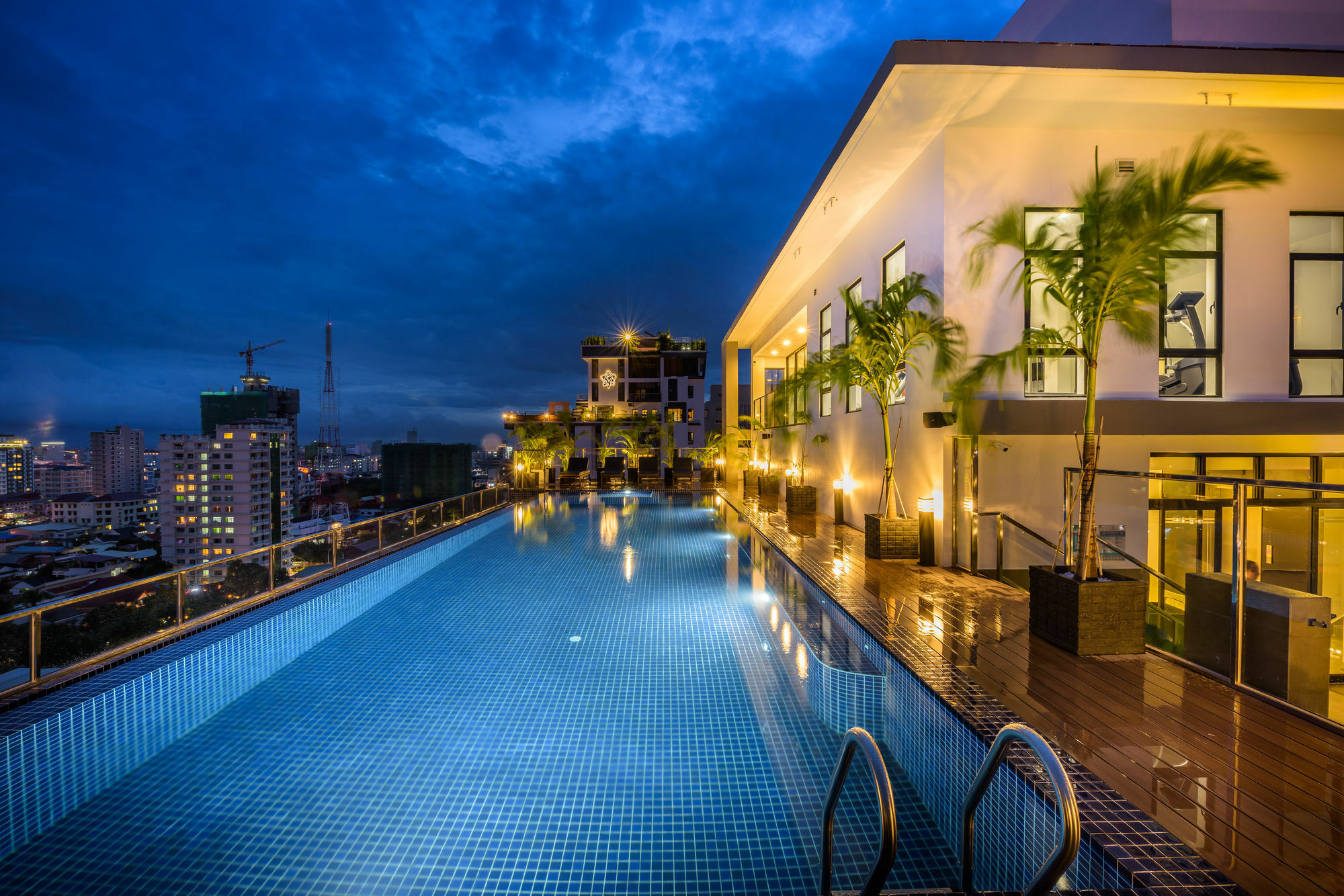 Mansion 51 Hotel & Apartment Phnom Penh Exterior photo